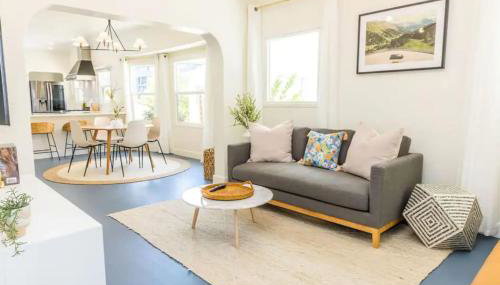 Little Italy 3BD Home with Huge Patio & Backyard - Foto 2