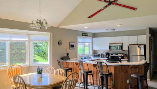 F3 Fairway Village Condo with great mountain views, 8 minute walk from Omni Mount Washington Hotel! - Foto 4