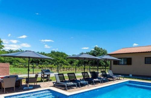 Holiday house with a swimming pool Cere, Central Istria - Sredisnja Istra - 24249 - Foto 1