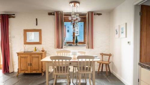 St Davids Hideaway with Roll-top Bath & Log Burner - Foto 5