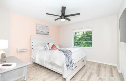 Beautiful Spacious Home! Close to Beaches - HEATED Private Pool - Foto 34