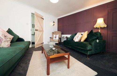 Min Yr Afon, A charming Laugharne Cottage, close to Castle, Estuary & Cafés - Photo 9