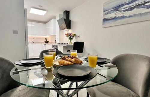 Borage House- Crawley,3BR House, Wifi, Parking, Close to Gatwick Airport, Contractor friendly, short and long term stays welcome - Foto 51