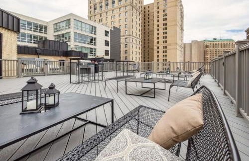 2BR Executive Downtown Apartment - Photo 76