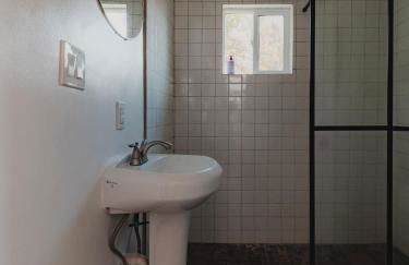 Secluded rustic 2-bedroom cabin on nature retreat - Photo 20