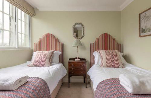 West Gables - Photo 16