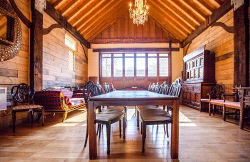 The Timber Barn South Downs West Sussex Sleeps 18 - Foto 6