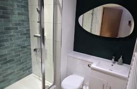 Stylish flat in central Tenby & free parking - Photo 10