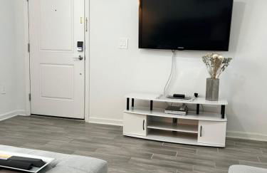 Mother in law suite private entrance washer and dryer in unit - Foto 8