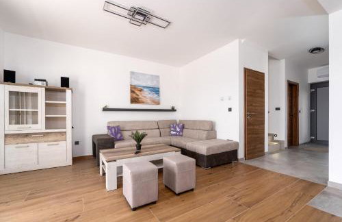 Villa Rosemary -semi-detached villa with a pool and a panoramic view, close to a sandy beach - by TRAVELER tourist agency Krk - Foto 18