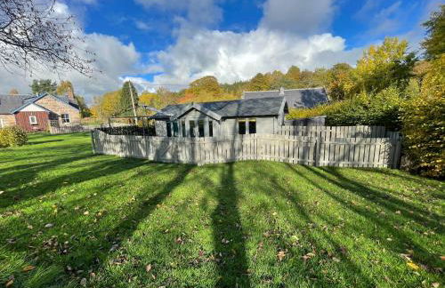 Daisy Cabin - Photo 1