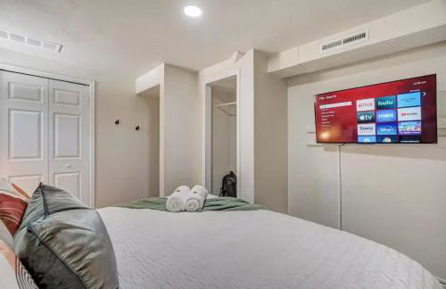 Quiet Basement Retreat | King Bed, Firepit, Yard - Foto 15