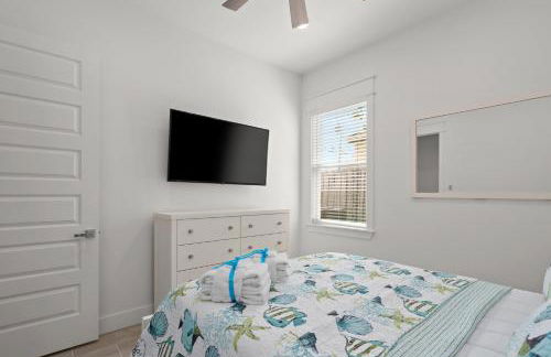 Brand NEW Expansive Coastal Home w/ Custom Furnishings Sleeps 15 - Photo 60