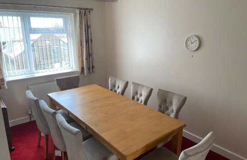 Large 4 bedroom home in Boston Spa village In-between York, Harrogate and Leeds, Sleeps 9 - Foto 5