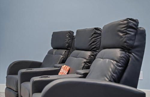 5bd Movie Theater - 7mins to UND - Backyard BBQ - Foto 58