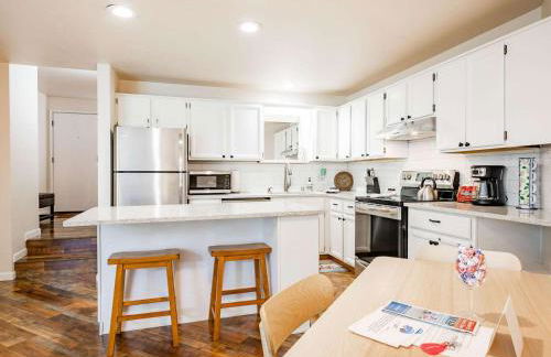 Ground Floor View 2 bed Condo in the Heart of Birch Bay - Foto 2