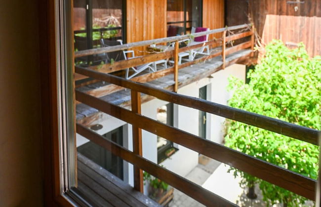 Loft-like Apartment With Swimming Pond - Photo 10