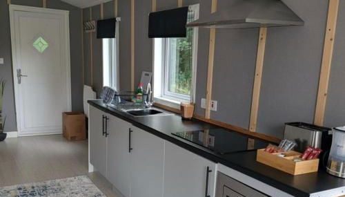 Tranquil Cabin Retreat- Sleeps 2 Parking - Foto 2