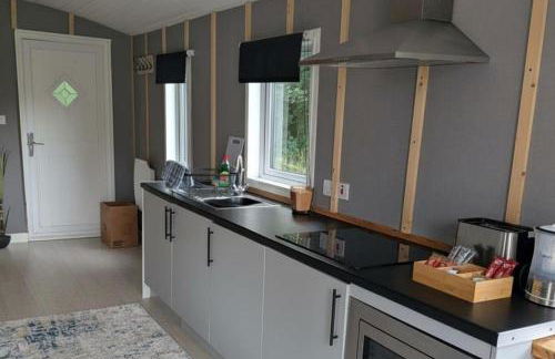 Tranquil Cabin Retreat- Sleeps 2 Parking - Foto 2