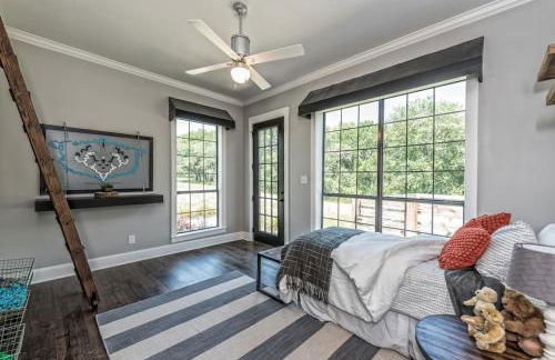 FIXER UPPER’s Original BARNDOMINIUM!! Sits on Private 16 wooded acres & lake - Foto 22