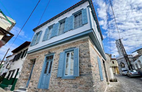 The Blue House - Traditional House in Old Town - Photo 1