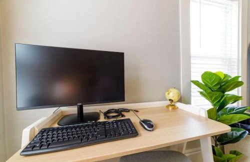 King Bed Downtown Suite Port City Stays - Foto 10