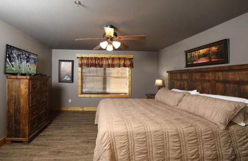 Splash Time Cinema - Six Bedroom Chalet - Photo 14