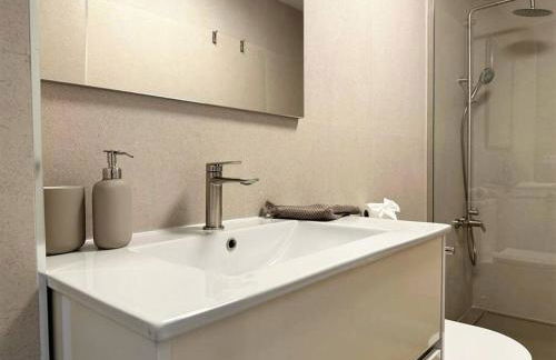 Your Poolside Paradise by the Sea - Foto 42