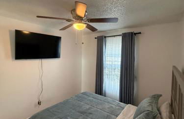 Emmanuel House - Photo 16