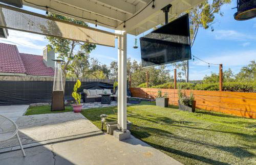 Modern Oceanside Living! Family Home with Workspace - Foto 30