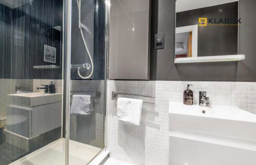 Modern 3 Bedroom Retreat Perfect for Families or Groups - Foto 30