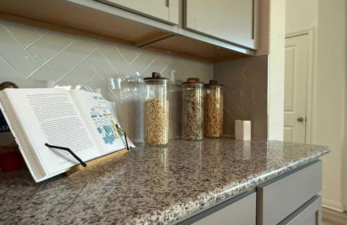 Spacious 4BR Oasis - Pool - Patio - 8 Min to Kalahari - Foto 31