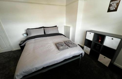 Quiet 2-Bed with Private Garden and Drive - Foto 26