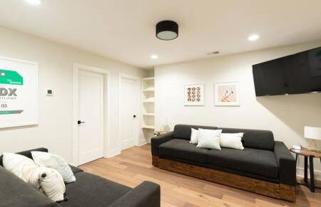 Spacious 4BR, Rooftop Patio, Garage, Walk to Faves, 5 Mins to Nissan Stadium, Less than 10 Mins to Broadway, 24 Hr Hospitality, Great for Groups - Foto 21