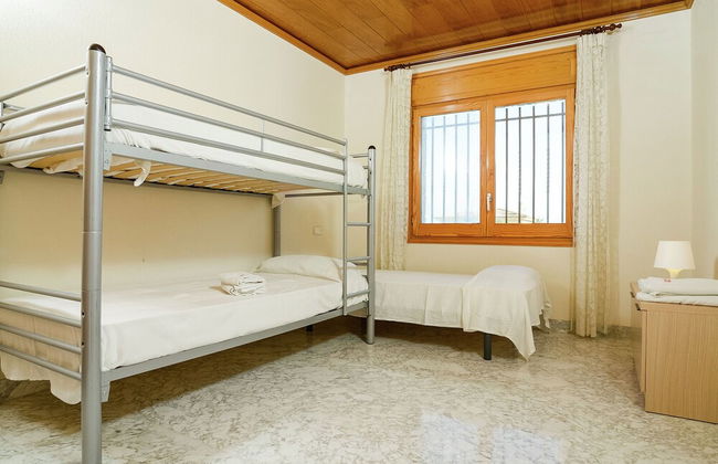 Alluring Holiday Home in Girona With Swimming Pool - Foto 18