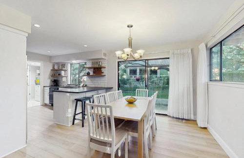 Cozy Dog-Friendly Home WITH Full Kitchen, Patio & Backyard, Close to Golf Course - Foto 6