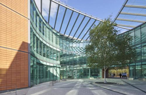 Modern Studio in Bracknell with free Parking - Photo 2