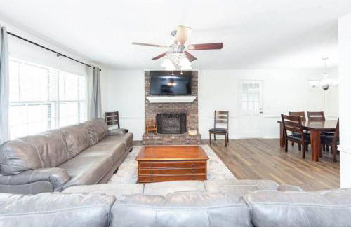 Sleeps 8, Lake Lanier Hidden Gem - Foto 38