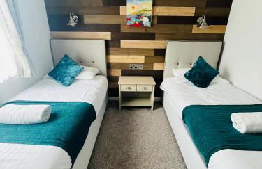 Hedgerow Lodge with Hot Tub - Foto 12