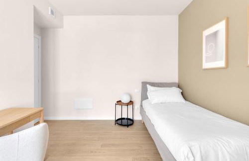 Airy Apartments with Balcony & Garage by NDP rent - Foto 25