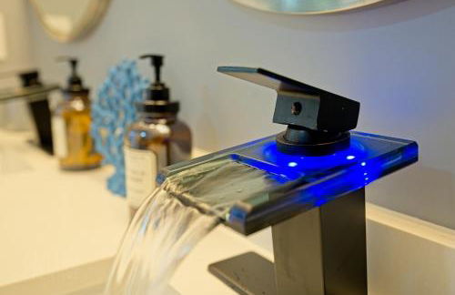 Luxe Coastal Retreat with Hot Tub & Spring Fires - Foto 46