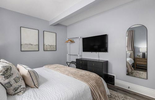 Completely Remodeled Walking Distance to Downtown Close to the Beach Downstairs Washer Dryer - Foto 17