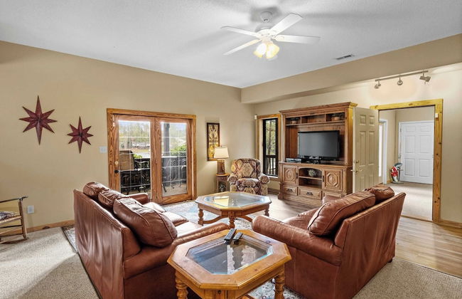 Lakeside Lodge by Avantstay Hot Tub + Dock - Foto 29