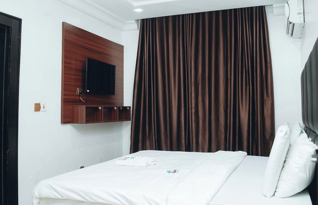 Aaron's Place Luxury Apartments & Rooms - Photo 37