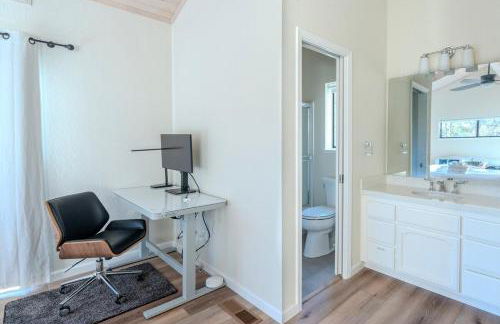 Lakefront Villa with 180 degree view private dock and boats - Foto 39