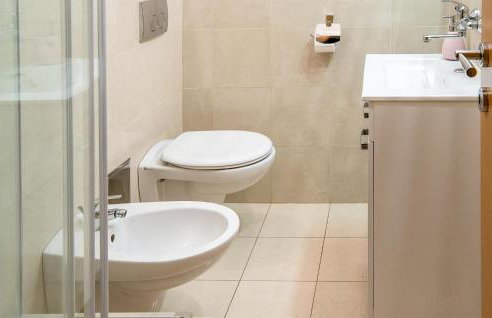 4 Bedroom Beautiful Home In Mravinci - Photo 34