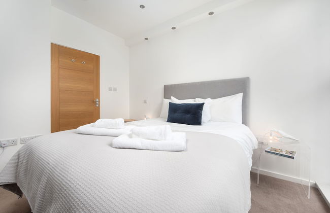 Modern Kingston Home Close to Hampton Court Palace by Underthedoormat - Foto 3