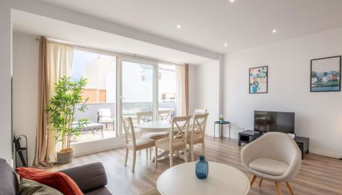 Spacious Penthouse with Private Terrace - Photo 3