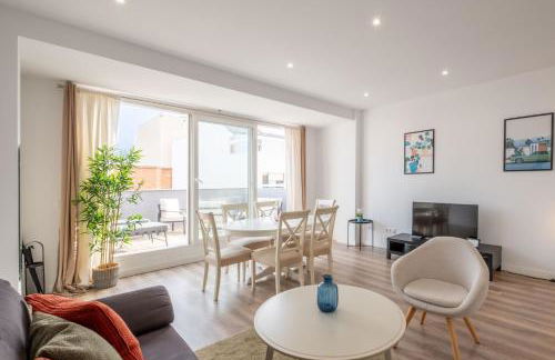 Spacious Penthouse with Private Terrace - Photo 3