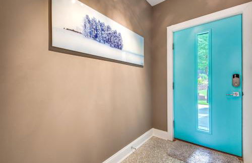 Modern Retreat with River View in Roswell! - Foto 14